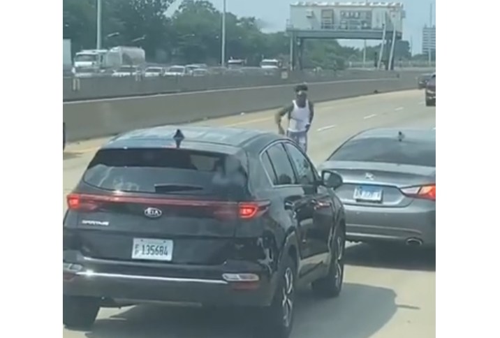 Video Of Chicago Gangs Shooting It Out On Busy Expressway