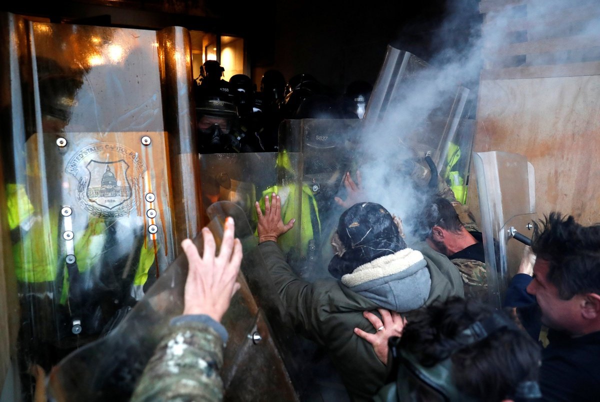 Congress reconvenes to certify vote after Trump supporters storm Capitol | The Texas Tribune