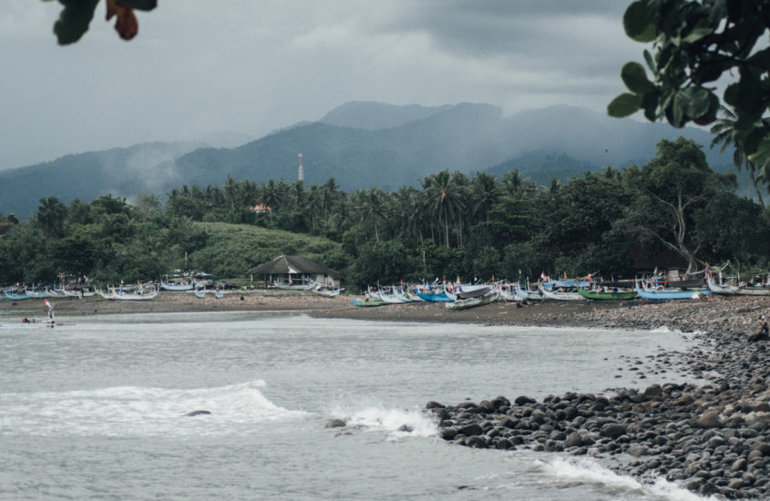 Surfing in Medewi - A long left and great Nasi Goreng - wavesnbackpack