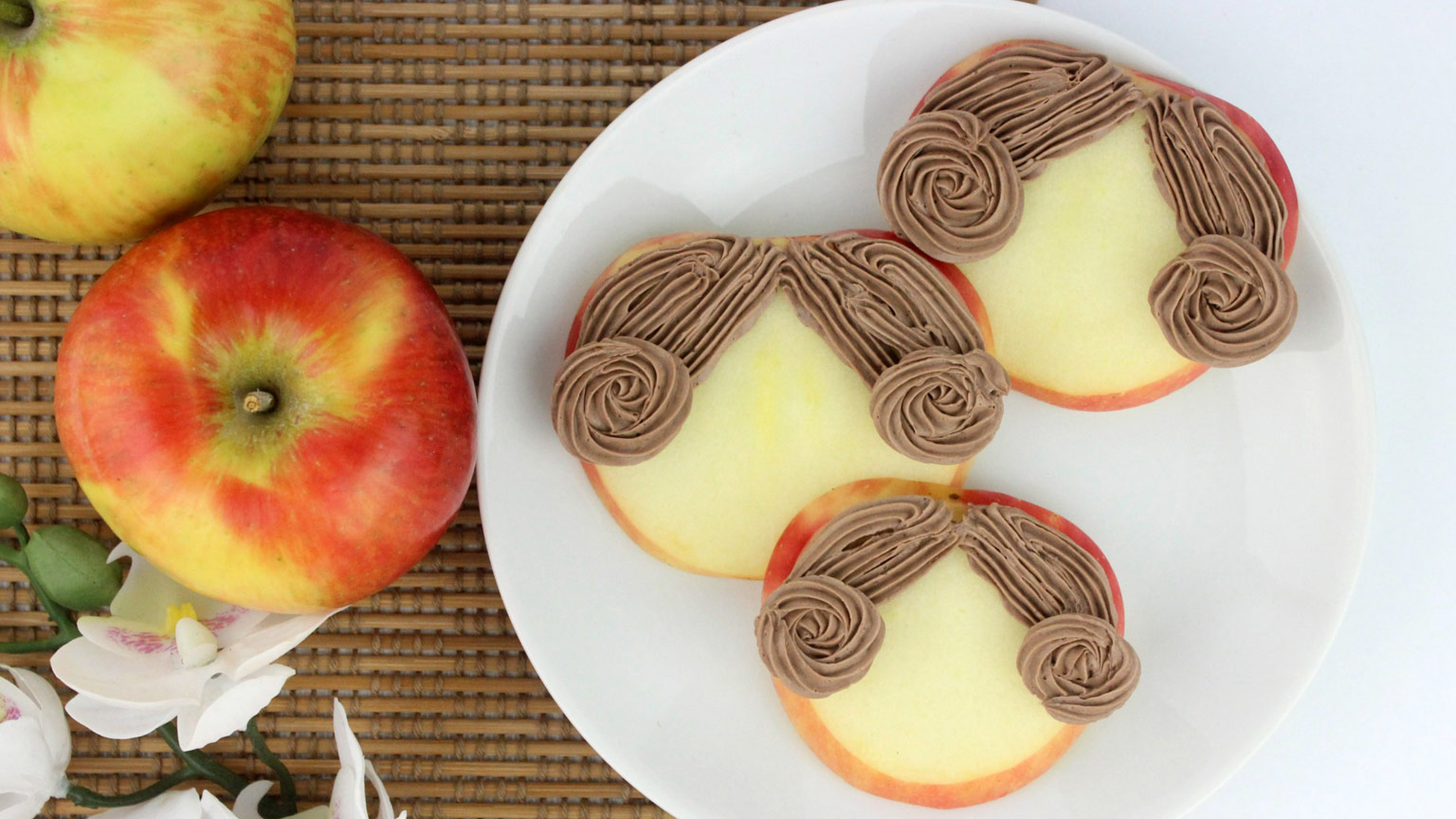 Make Princess Leia Apple Snacks for a Rebellious Treat | StarWars.com