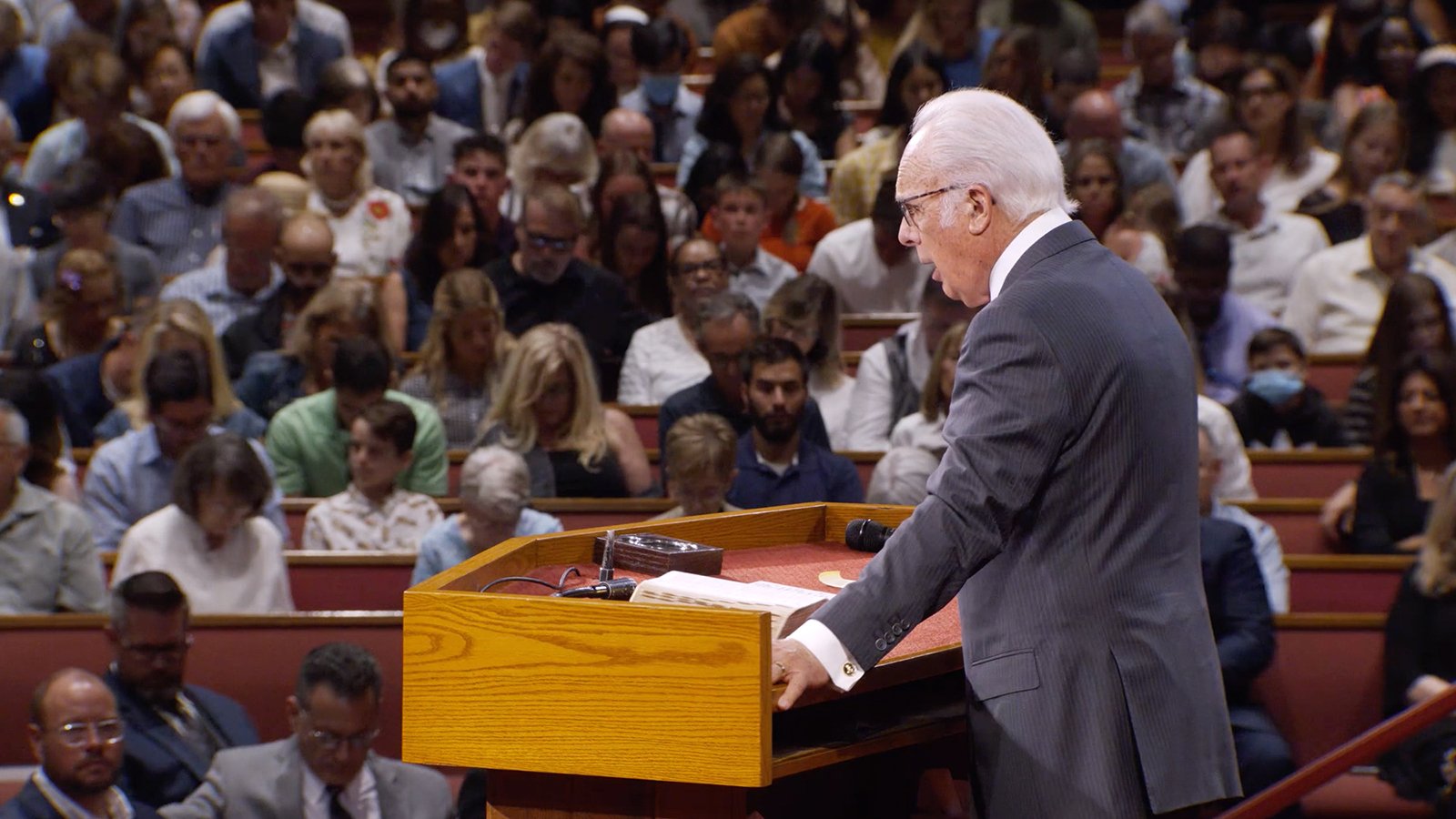 California, LA County both to pay $400,000 settlement to John MacArthur's church